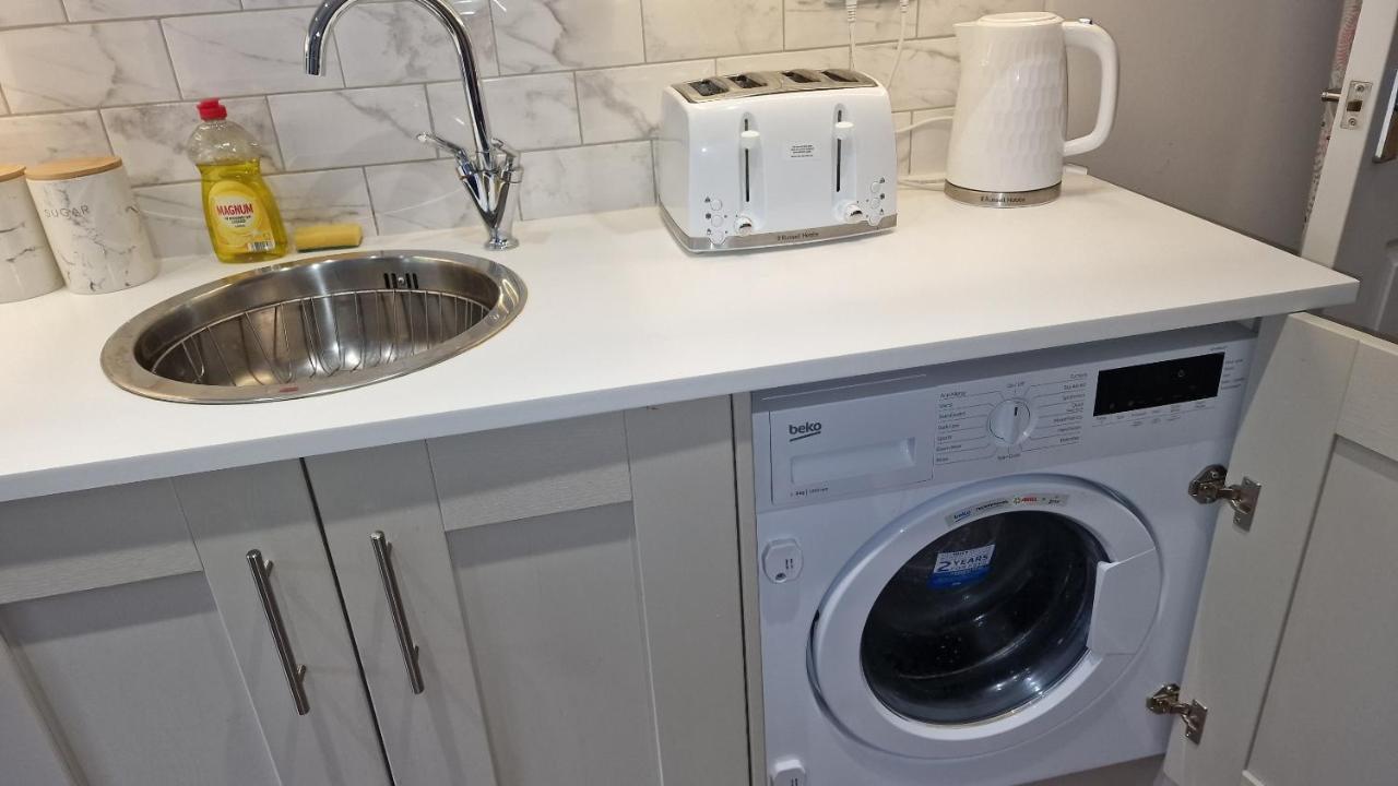 Luxury Cardiff Apartment With Free Parking, Free High-Speed Internet, Fully Equipped Kitchen 外观 照片